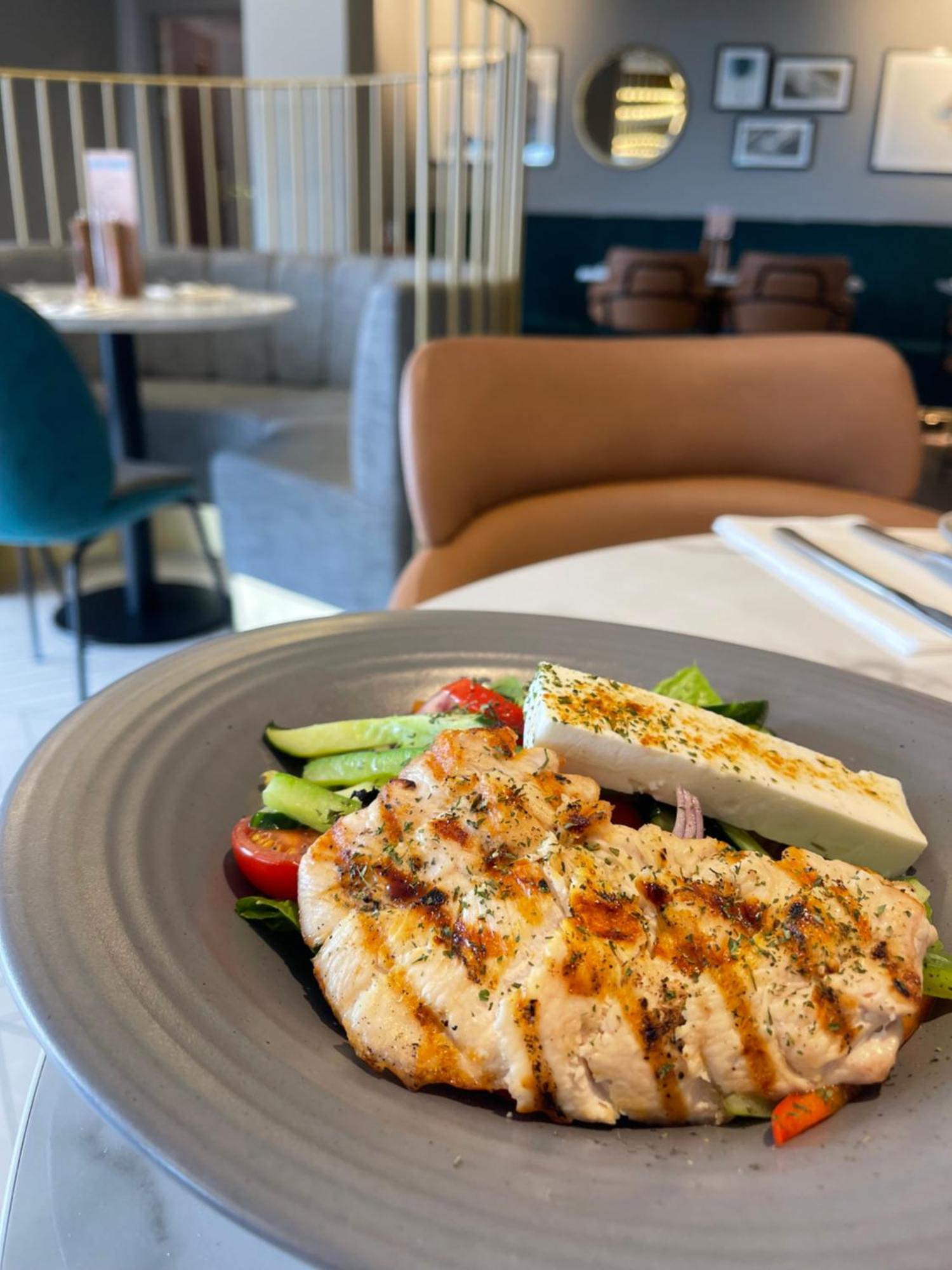 Courtyard By Marriott London Heathrow Airport Hotel Harlington  Ngoại thất bức ảnh